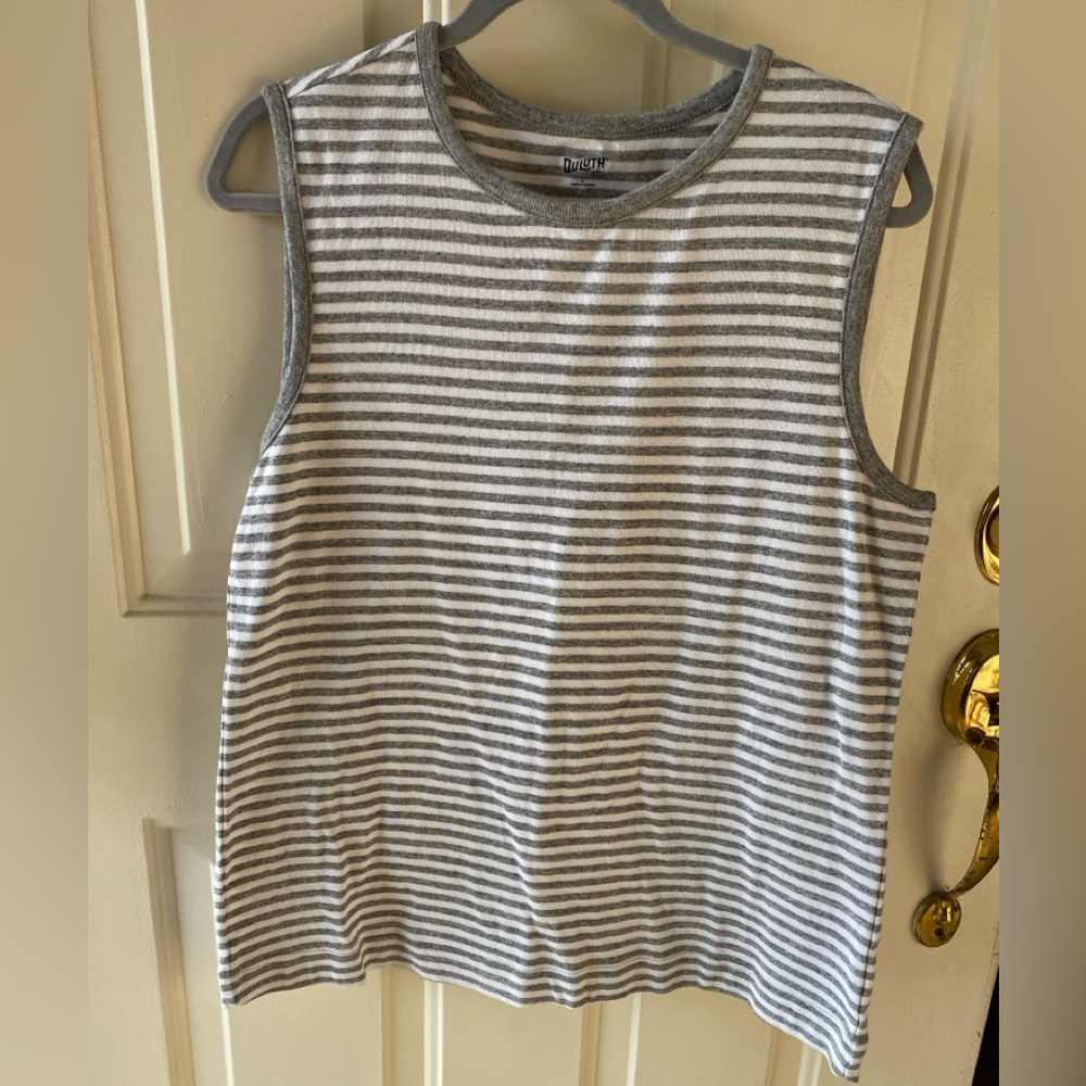 Duluth Trading Co Women’s Longtail Tank. Size Lg. Never worn.